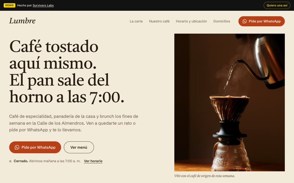 Página de ejemplo de una cafetería con el botón «Pide por WhatsApp»